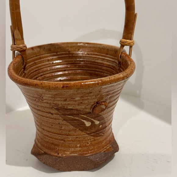 Vintage Studio Pottery Vessel Ikebana Bamboo Handle Signed (00499) - Picture 6 of 15